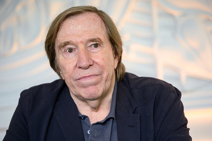 Günter Netzer schaut sich gerne andere Sportarten im TV an - © Sebastian Gollnow/dpa
