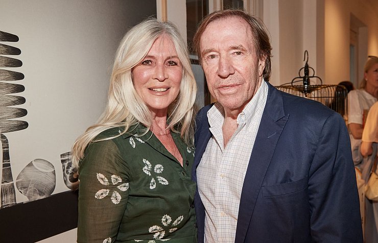 Günter Netzer genießt das Leben mit seiner Frau Elvira - © Georg Wendt/dpa
