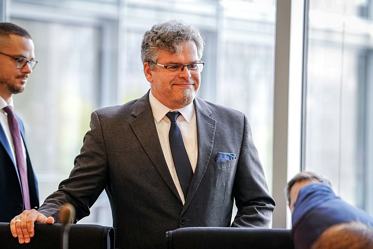 Nach der Messerattacke in Solingen stand Generalbundesanwalt Jens Rommel den Abgeordneten im Innenausschuss des Bundestages Rede und Antwort. (Archivfoto) - © Kay Nietfeld/dpa