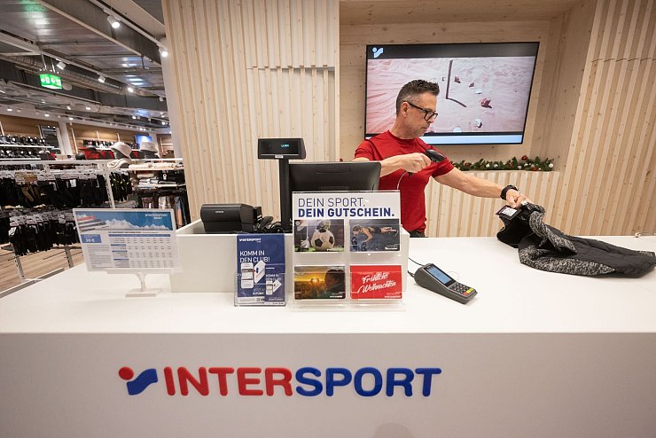 Intersport expandiert ebenfalls - bis 2030 soll es mindestens 100 neue Geschäfte geben. (Archivbild) - © Marijan Murat/dpa