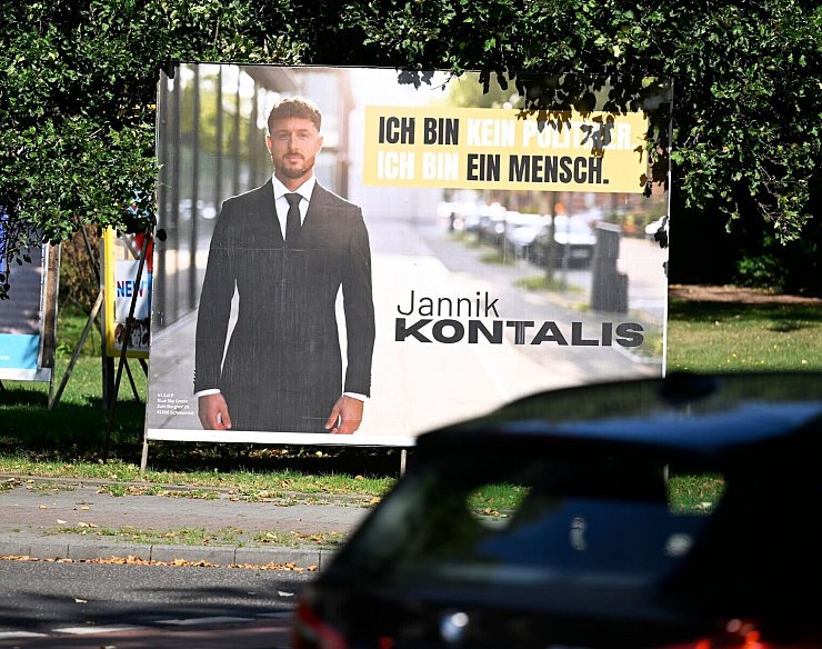 Influencer Jannik Kontalis hofft, in Mönchengladbach Oberbürgermeister zu werden. - © Roberto Pfeil/dpa
