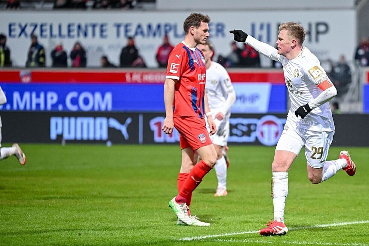 Burkardt stand erstmals nach seiner Oberschenkelverletzung wieder in der Startelf und war direkt wieder Torschütze. - © Harry Langer/dpa