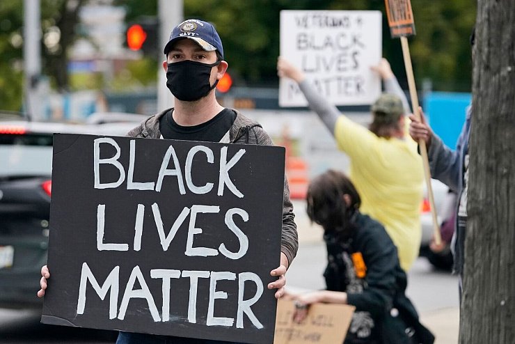Mit der «Black Lives Matter»-Bewegung bekam «woke» mehr Aufmerksamkeit. (Archivbild) - © Tony Dejak/AP/dpa