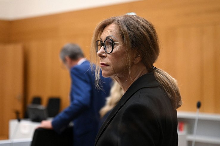 Die Familie von Rouven Laur, hier die Mutter Petra Laur, hatte auch eine Sicherungsverwahrung für den Angeklagten beantragt. - © Marijan Murat/dpa