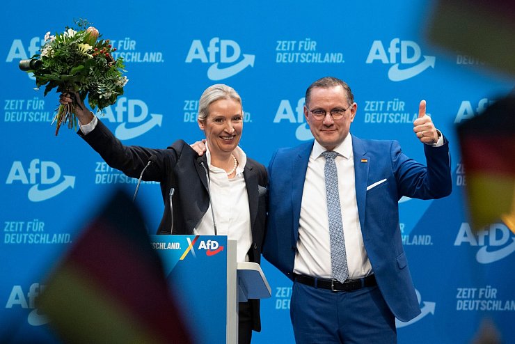 Noch vor der Debatte über das Wahlprogramm bestimmten die Delegierten die Co-Vorsitzende, Alice Weidel, zur Kanzlerkandidatin der AfD für die Bundestagswahl am 23. Februar. - © Sebastian Kahnert/dpa