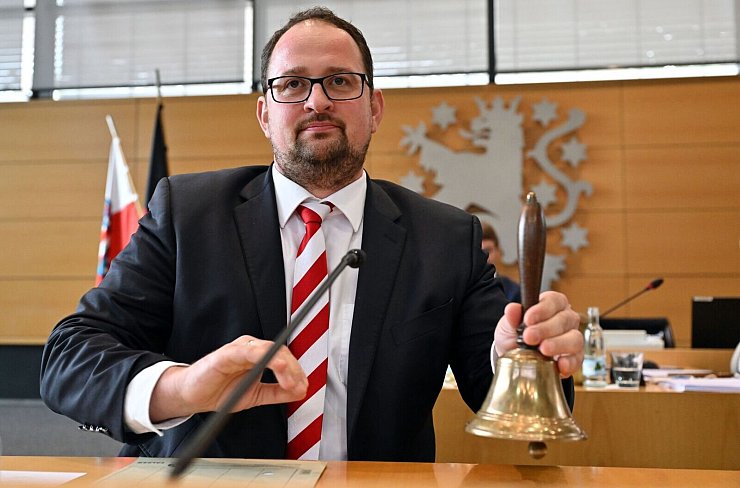 Der CDU-Politiker Thadäus König wurde neuer Landtagspräsident in Thüringen - seine Konkurrentin von der AfD unterlag. - © Martin Schutt/dpa