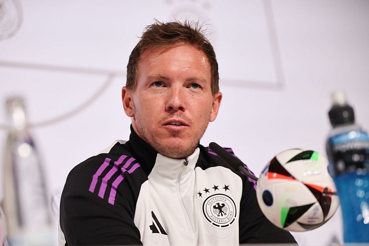 Bundestrainer Julian Nagelsmann bei der Pressekonferenz in Blankenhain. - &copy; Christian Charisius/dpa