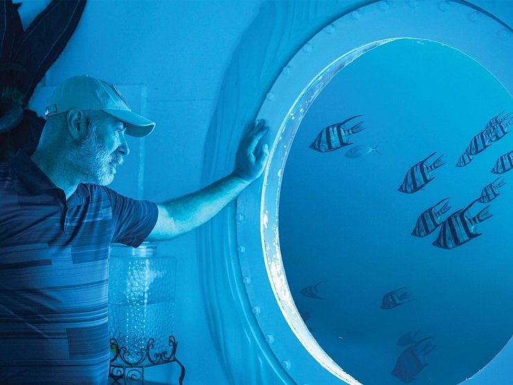 Durch die Bullaugenfenster beobachtete Koch das Meer. - © ---/Ocean Builders/dpa