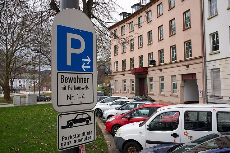 In Koblenz ist die Parkgebühr abhängig von der Grundfläche des Fahrzeugs. (Archivbild) - © Thomas Frey/dpa