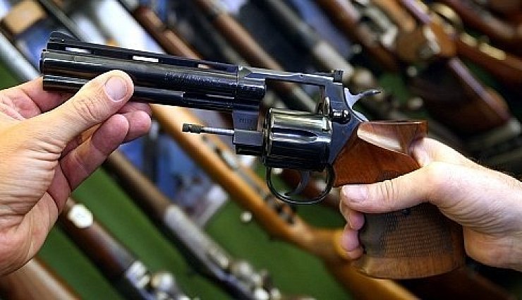 Gefängnisbeamter aus Verl darf nicht mit Waffen handeln - © Minden
