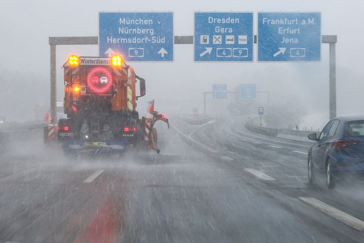 Schneefall und Schneeregen könnten auch am Wochenende hier und da noch fallen. - © Jan Woitas/dpa