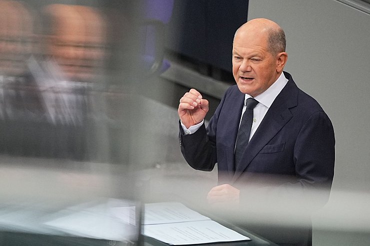 Die Regierungserklärung von Kanzler-Scholz ist der Schlusspunkt unter die kurze Ampel-Ära und der Auftakt für den Wahlkampf. - © Michael Kappeler/dpa
