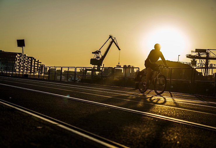 Jeden Tag etwas heißer: Am Mittwoch werden mancherorts 38 Grad erwartet. - © Andreas Arnold/dpa