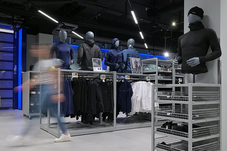 Künftig soll es auch kleinere Decathlon-Geschäfte in Innenstädten und Einkaufszentren geben. - © Michael Bahlo/dpa