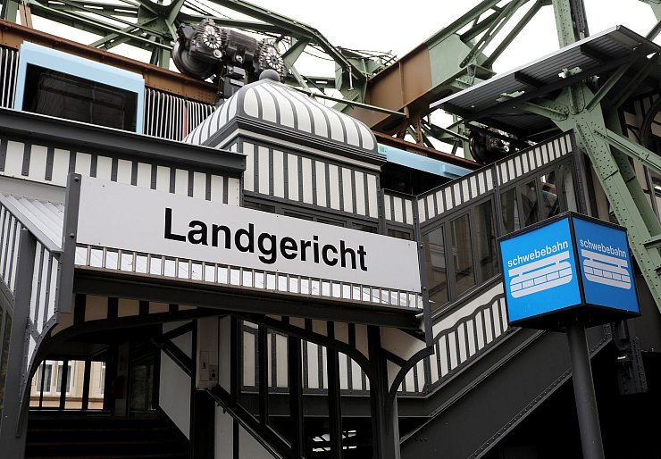 Die Staatsanwaltschaft wirft den Angeklagten vor, in sieben Bundesländern zugeschlagen zu haben. (Archivbild) - © Oliver Berg/dpa