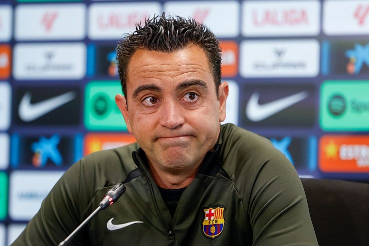 Auch Ex-Barcelona-Coach Xavi soll auf Leverkusens Wunschliste stehen. - © Joan Monfort/AP/dpa