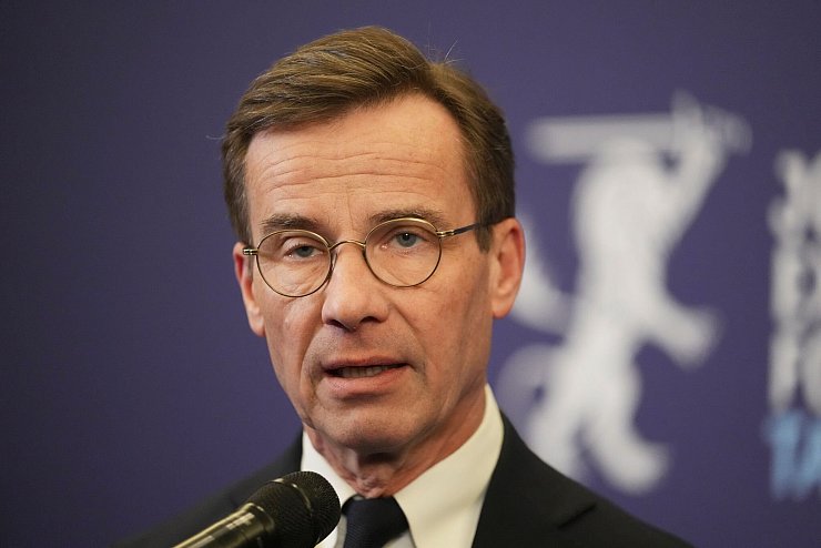 Schwedens Regierungschef Ulf Kristersson wandte sich mit einer im Fernsehen übertragenen Ansprache an seine Landsleute. (Archivfoto) - © Sergei Grits/AP/dpa