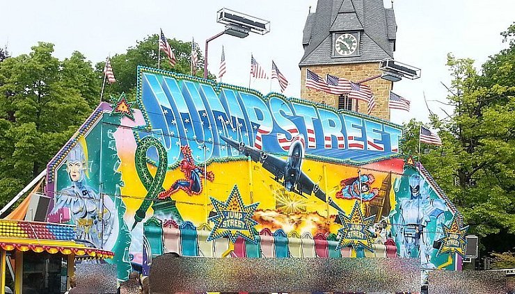 Aus einem Fahrgeschäft auf dem Isselhorster Kirchplatz sind vier Kinder verletzt worden. - © FOTO: A. EICKHOFF