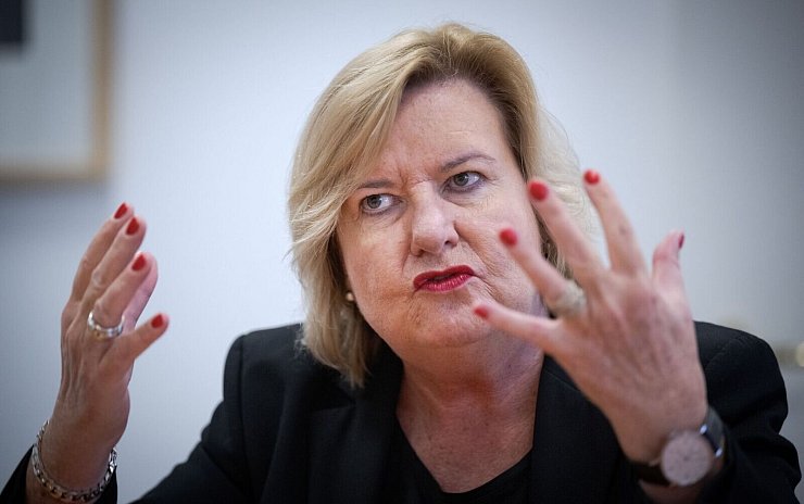 Vermisst Personal in der Truppe: Wehrbeauftragte Eva Högl - © Bernd von Jutrczenka/dpa