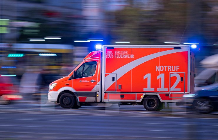 Rettungskräfte kommen bei Herz-Kreislauf-Stillstand oft zu spät, um Hirnschäden zu verhindern. (Symbolbild) - © Monika Skolimowska/dpa/dpa-tmn