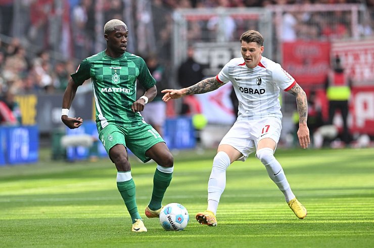 Derrick Köhn und Werder Bremen kassierten eine verdiente Heimniederlage. - © Carmen Jaspersen/dpa