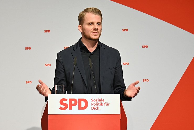 Tim Klüssendorf will an vorderster Front für die SPD kämpfen. - © Felix Müschen/dpa