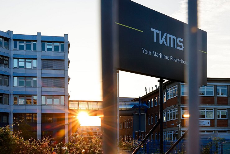 TKMS hat Werftstandorte in Kiel und Wismar und beschäftigt rund 8.200 Menschen. - © Frank Molter/dpa