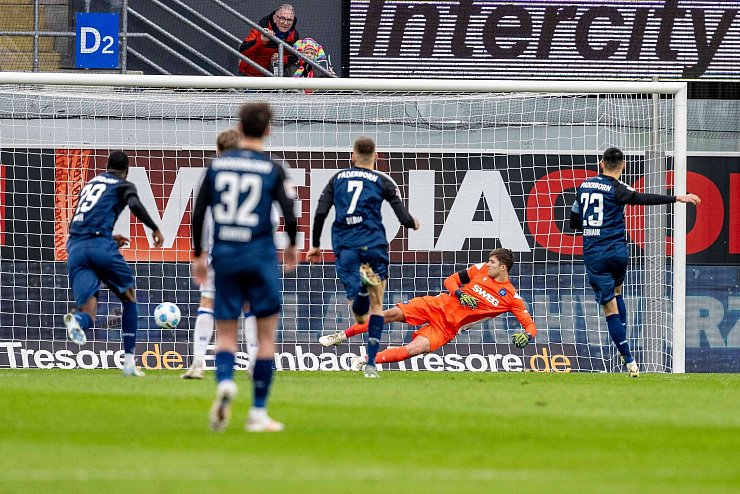 Der Anschlusstreffer für Paderborn durch Obermair. - © David Inderlied/dpa