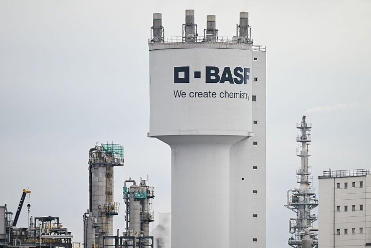 Die neue Strategie des Ludwigshafener DAX-Konzerns BASF. - © Uwe Anspach/dpa