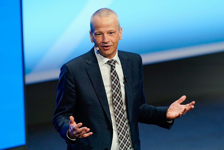Konzernlenker Markus Kamieth legt die neue BASF-Strategie vor. - © Uwe Anspach/dpa