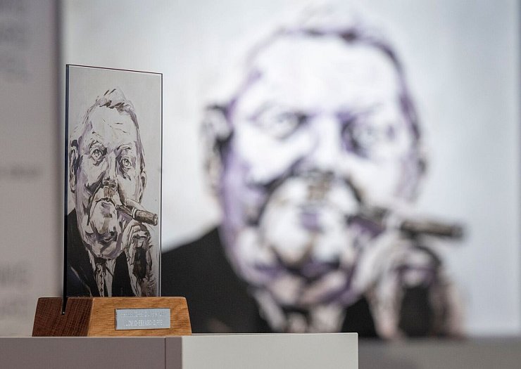 Seit Tagen gibt es Kritik um den Ludwig-Erhard-Gipfel und Weimer. (Archivbild) - © Peter Kneffel/dpa