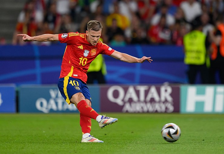 Der FC Barcelona und Dani Olmo sollen sich m&uuml;ndlich geeinigt haben. - &copy; Robert Michael/dpa