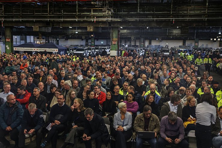Viele Ford-Mitarbeiter in Köln sorgen sich um ihre Arbeitsplätze. - © Oliver Berg/dpa