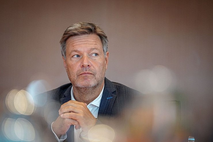 Nachdenklich: Wirtschaftsminister Habeck. - © Kay Nietfeld/dpa