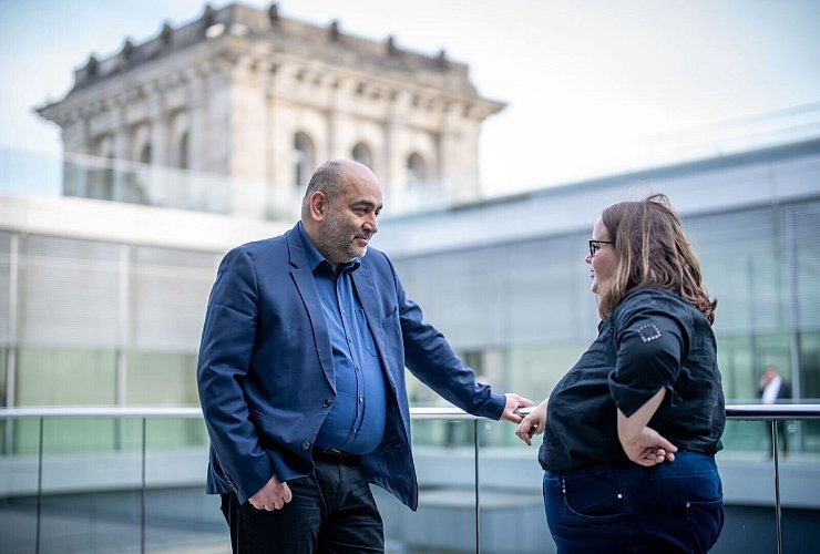 In der Partei sind die Vorsitzenden relativ beliebt - doch unter ihrer Führung kassierten die Grünen eine Reihe von Wahlniederlagen. (Archivbild) - © Michael Kappeler/dpa