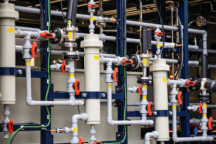 Die Pílotanlage steht auf dem Gelände des Zentrums für Brennstoffzellentechnik Duisburg. - © Christoph Reichwein/dpa