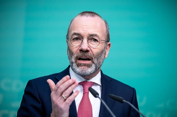 EVP-Chef Weber sieht die Grundlagen der Zusammenarbeit mit der türkischen Regierung in Gefahr. (Archivbild) - © Michael Kappeler/dpa