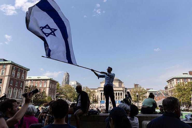 Columbia wurde im vergangenen Frühjahr zum Schauplatz großer propalästinensischer Demonstrationen und Gegenproteste. (Archivbild) - © Stefan Jeremiah/AP/dpa