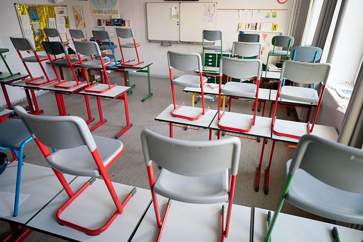 Klassenzimmer blieben wochenlang leer. (Archivbild) - © Kay Nietfeld/dpa