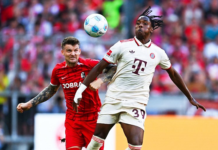Youngster Mathys Tel tut sich zu Saisonbeginn schwer beim FC Bayern. - © Sven Hoppe/dpa