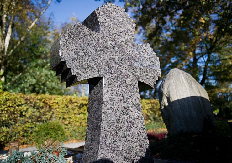 Deutlich weniger Menschen wünschen sich ein traditionelles Erdgrab. - © picture alliance / dpa