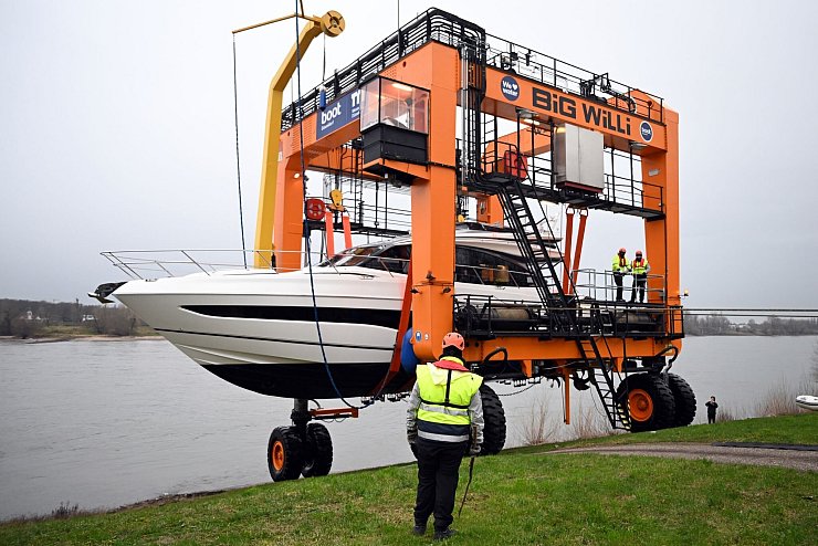 Die Vorbereitungen für die Wassersportmesse «Boot» sind in vollem Gange. Der Branchenverband BVWW ist verhalten optimistisch, dass die Verkaufszahlen nach einer Absatzflaute im ersten Halbjahr wieder anziehen. - © Federico Gambarini/dpa