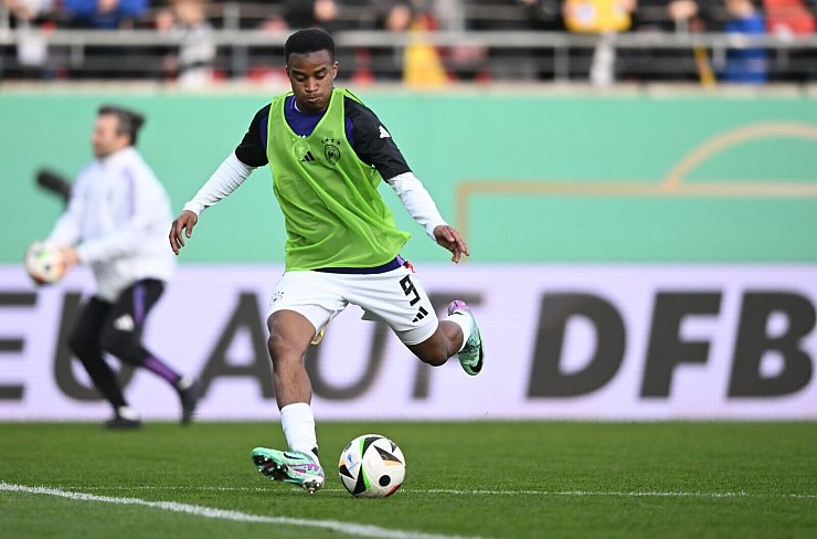 Youssoufa Moukoko ist wieder bei der U21 dabei. - © Hendrik Schmidt/dpa