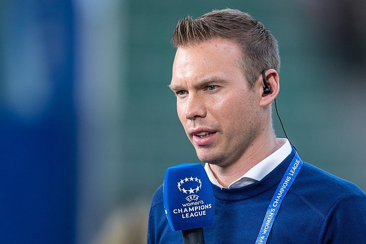 Bleibt nun doch beim VfL Wolfsburg: Trainer Tommy Stroot. - © Swen Pförtner/dpa
