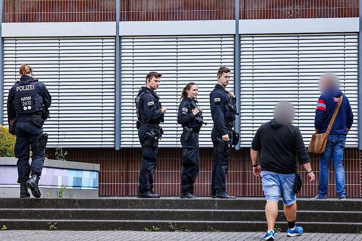 Bei einem Verkehrsunfall an der Mittelmeerküste der Toskana sind zwei Schülerinnen aus Duisburg ums Leben gekommen. - © Christoph Reichwein/dpa