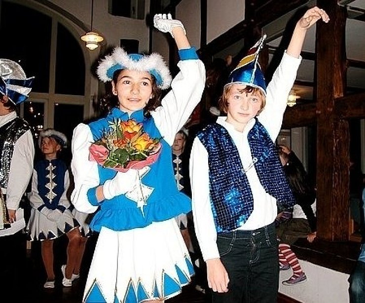 Maria Pischczan und Luca Lappenbusch bei ihrer Proklamation. - © Foto: Sölter
