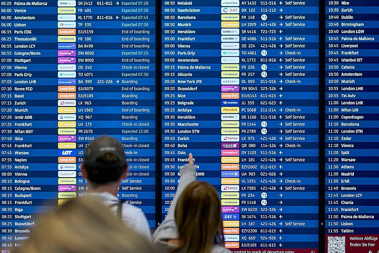 Die Verspätungen haben noch mit dem Cyberangriffen auf europäische Flughäfen zu tun. - © Michael Ukas/dpa