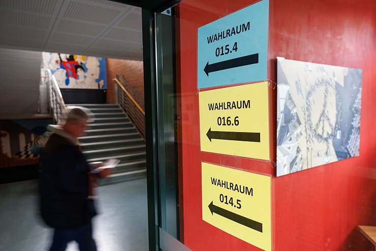 Licht und Schatten für fast alle Parteien bei den Kommunalwahlen in NRW. - © Friso Gentsch/dpa