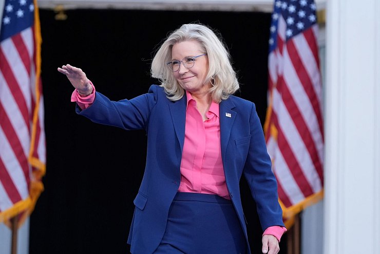 Liz Cheney stärkt der Demokratin Harris im Wahlkampf den Rücken. (Archivbild) - © Mark Schiefelbein/AP/dpa