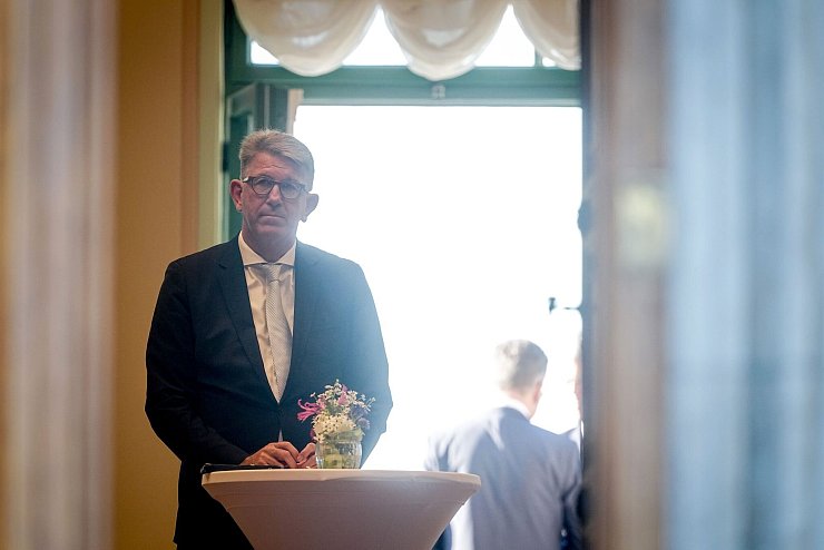 Kulturstaatsminister Weimer zum Auftakt der Klausur. Er reiste wegen eines Trauerfalls in der Familie kurzfristig ab. - © Kay Nietfeld/dpa